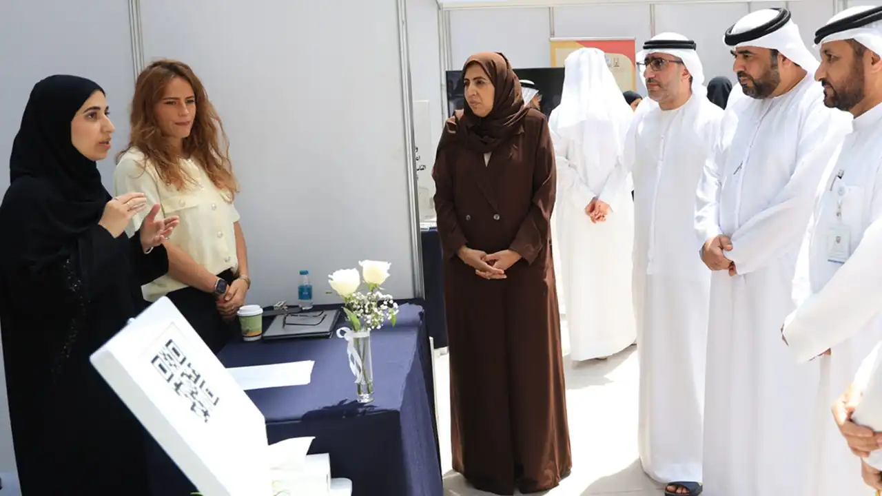 جامعة خورفكان تستضيف معرض التوظيف الجديد للخريجين لعام 2026